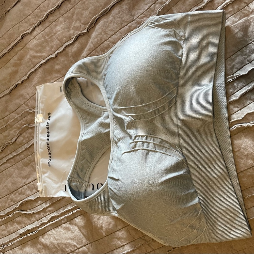 Underoutfit Racerback sports bra